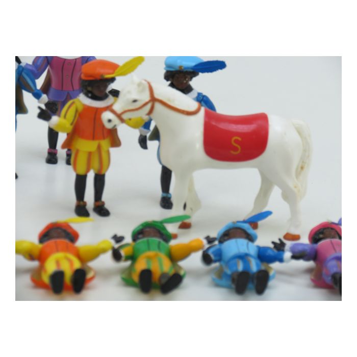 Sinterklaas set Sint met paard en 15 pieten +- 1:20