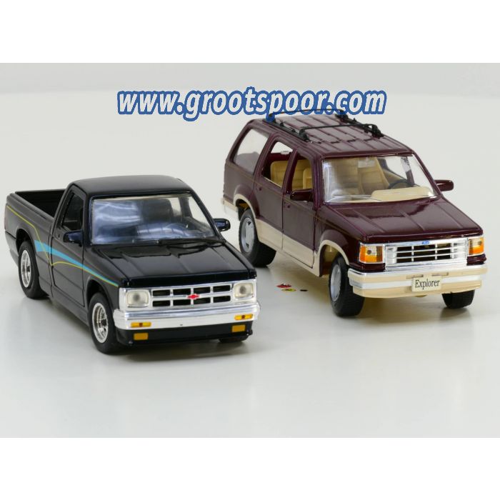 Set Ford USA Explorer 1992 & Chevrolet S10 Pick up 1992 1:24