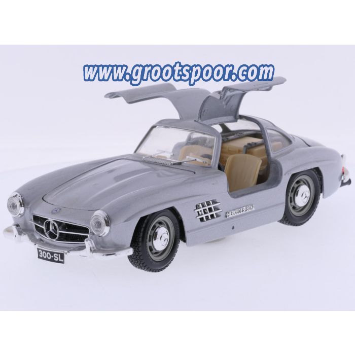 Schaal 1:24 Bburago en Majorette set van 3 Mercedessen SSK, 300 SL Güllwing en 300 SL #9647 - sku: 20260709032502 - Gebraucht - Guter Zustand - Bild 2