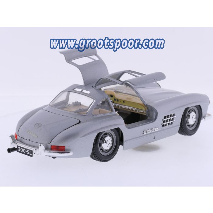 Schaal 1:24 Bburago en Majorette set van 3 Mercedessen SSK, 300 SL Güllwing en 300 SL #9647 - sku: 20260709032502 - Gebraucht - Guter Zustand - Bild 3