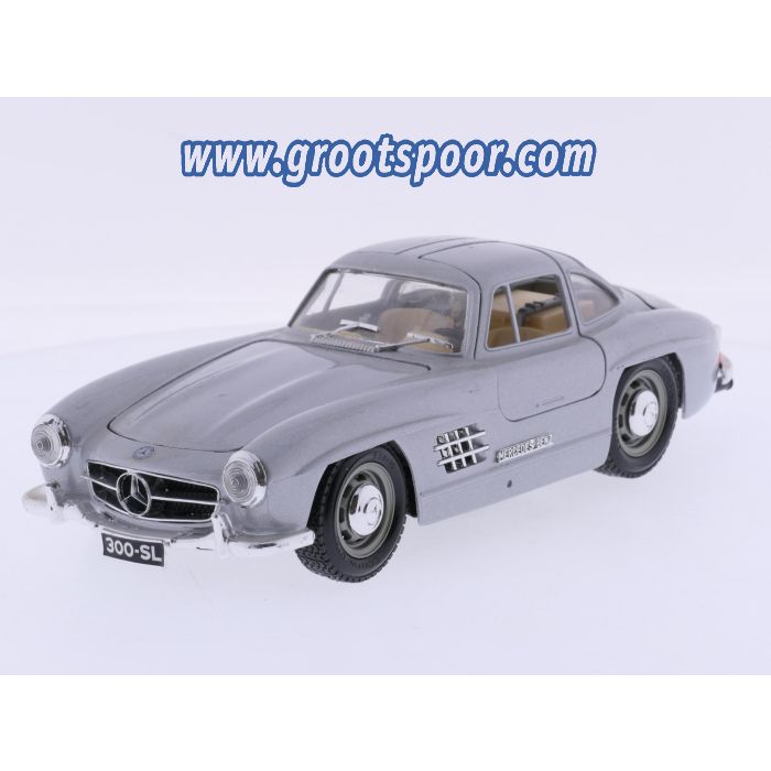 Schaal 1:24 Bburago en Majorette set van 3 Mercedessen SSK, 300 SL Güllwing en 300 SL #9647 - sku: 20260709032502 - Gebraucht - Guter Zustand - Bild 4