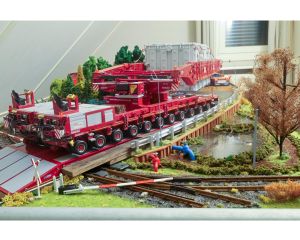 Uniek 1:24 Diorama met Realistische Girderbridge, SPMT Platforms en Transformator, Kahl transport
