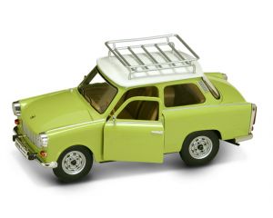 GSDCCyat00024217gn Trabant with roof rack, light green with white roof