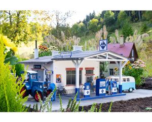 POLA 330821 Tankstelle mit Werkstatt (04/2026)