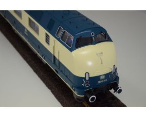 V200 Ozean Blau auf Basis einer LGB 20940 Lok