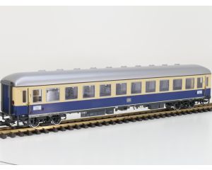 LGB 31310 Schnellzugwagen 62 DB, Metallrader, Stromabnahme, Innenbeleuchtung, 10 Figuren