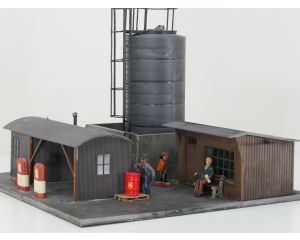 POLA 330919 Öllager mit Dieseltankstelle, 3 Figuren