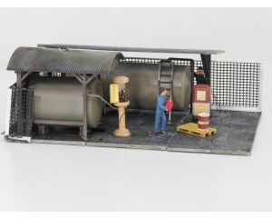 POLA 330921 & 330983 XXL Set Diesel brandstof depot & diesel tank, 2 Figuren gebouwd model