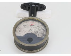 Klok / voltmeter im zwaar armatuur uit oude trein