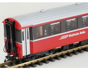 LGB 33670 RhB-Personenwagen B 2467 2. Klasse, Kugellager Achsen, Stromabnahme, Metallrader, Innenbeleuchtung