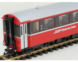 LGB 33670 RhB-Personenwagen B 2467 2. Klasse, Kugellager Achsen, Stromabnahme, Metallrader, Innenbeleuchtung