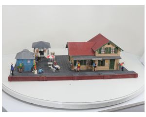 Piko 62040 XXL Bahnhof Rosenbach + Kiosk + Freds Imbiss + 18 Figuren