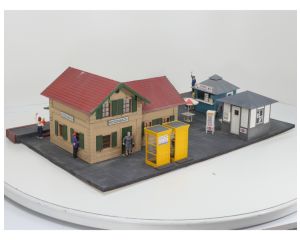 Piko 62040 XXL Bahnhof Rosenbach + Kiosk + Freds Imbiss + 18 Figuren