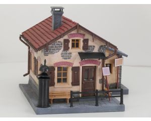 POLA 330915 Bahnwärterhaus gebouwd model