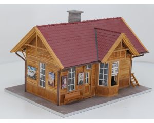 Pola 330907 Station Silverton met Laadbordes en kaartverkoop, gebouwd model.