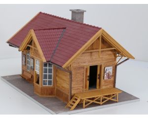 Pola 330907 Station Silverton met Laadbordes en kaartverkoop, gebouwd model.