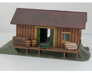 POLA 330905 Güterschuppen gebouwd model, Inc. divers laadgoed.