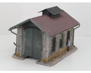 POLA 330910 Lokschuppen gebouwd model