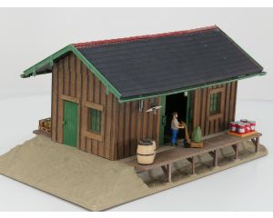 POLA 330905 Güterschuppen gebouwd model, Inc. divers laadgoed.