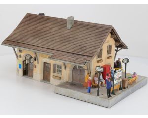 POLA 330999 Bahnhof Susch gebouwd model