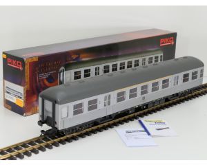 PIKO 37621 G-Nahverkehrswg. ABnb 703 1/2.Klasse Silberling Nr. 50 80 31-11 018-4 DB, Beleuchtung, 13 Figuren, Metallrader, Stromfuhrung, Schlusslichter