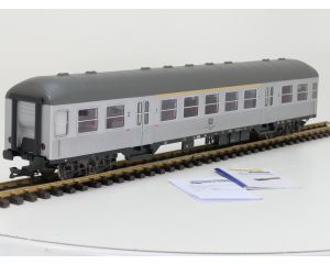 PIKO 37621 G-Nahverkehrswg. ABnb 703 1/2.Klasse Silberling Nr. 50 80 31-11 018-4 DB, Beleuchtung, 13 Figuren, Metallrader, Stromfuhrung, Schlusslichter
