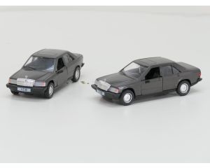 Schaal 1:25 Set 2x Mercedes 190E  Met Kenteken LGB