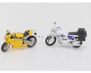 1:24 Motoren Set Ducati 749S 2003 & Police Motor
