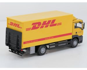 Emek EM89069 MAN TGS M Kofferauslieferungsf. DHL/Deutsche Post mit Hebe 1:25