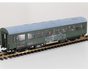 PIKO 37650 G-Reko-Wagen 2. Kl. DR 57 50 28-15 123 -2 Bghwe, GRAFITTI Kugellagerachsen, Innenbel, Energiesp, 12 Figuren