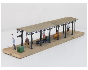 POLA 330908 Überdachter Bahnsteig gebouwd model