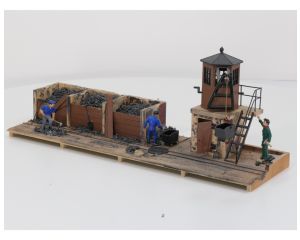 POLA 330920 Kleinbekohlungsanlage aufgebautes Modell mit 3 Figuren
