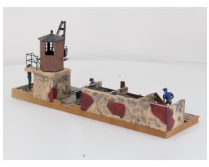 POLA 330920 Kleinbekohlungsanlage aufgebautes Modell mit 3 Figuren
