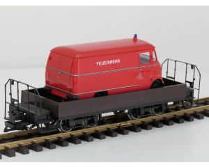 TRAINLINE45 3050100 Niederbordwagen Braun Mit Drehgestell Sächsische-Bauart (DR), Metallrader,& 1x Neues Rietze Modell 1:22,5 als Beladung