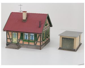 POLA 331717 + 330932 Vrijstaand huis met garage, gebouwd model