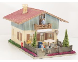 POLA 330929 Gasthaus Zur Post Gebouwd model, 6 Figuren