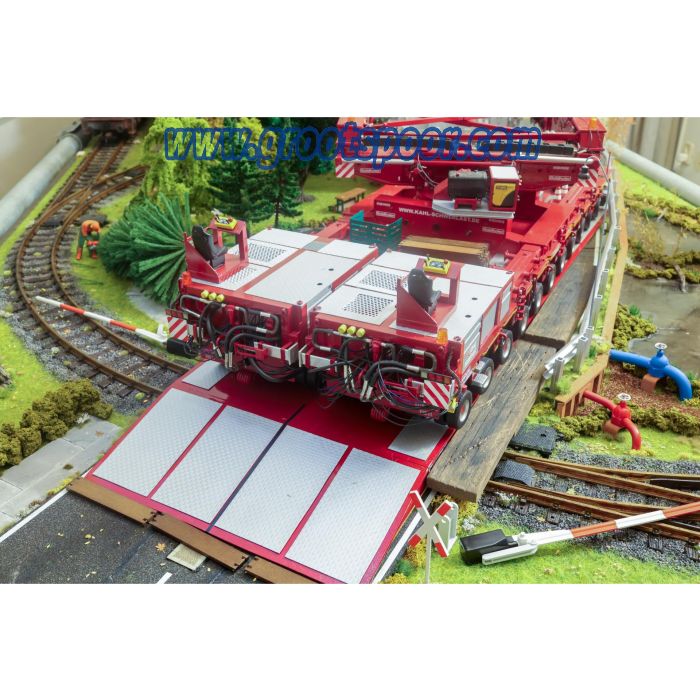 Uniek 1:24 Diorama met Realistische Girderbridge, SPMT Platforms en Transformator, Kahl transport