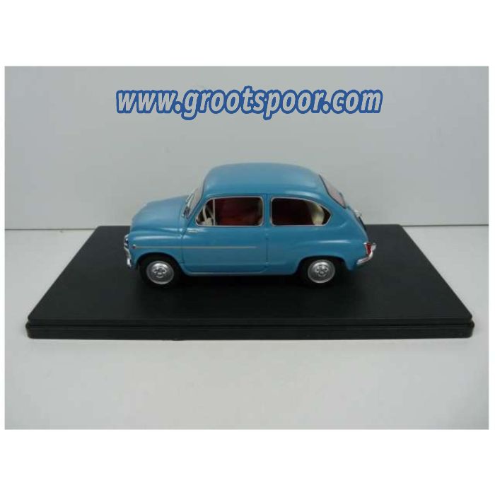 GSDCCmag 00024FI600blue 1/24 1960 Fiat 600D, blue