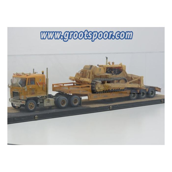 CMG Zwaartransport Truck & Caterpillar Bulldozer