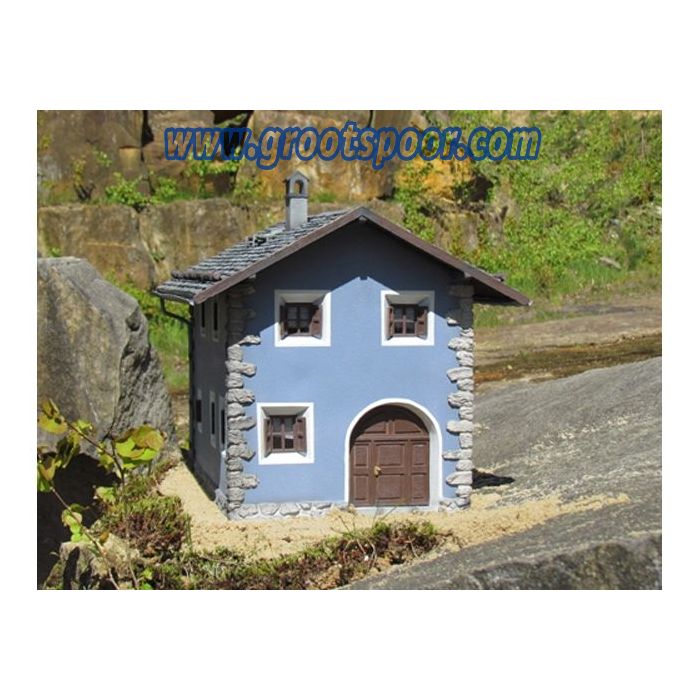 KOTSCH Engadiner Haus I - taubenblau