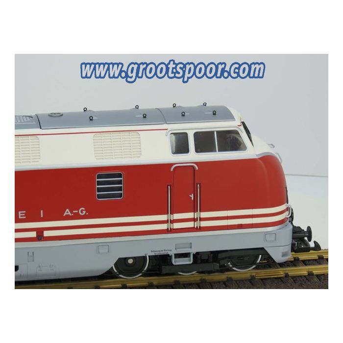 V300 ML 3000 CC in rood-creme-grijs auf Basis einer LGB Lok