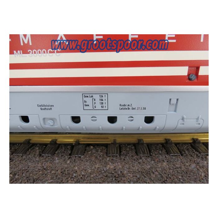 V300 ML 3000 CC in rood-creme-grijs auf Basis einer LGB Lok