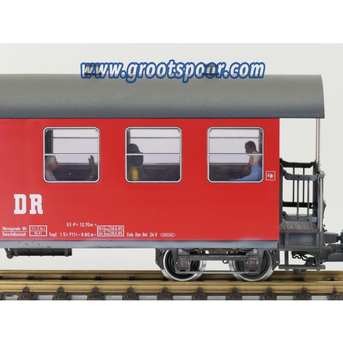 LGB 31710 DR/HSB Personen-/Gepäckwagen, Metallrader, Kugellager LGB 67403, Innenbeleuchtung, 6 Figuren, Gealtert