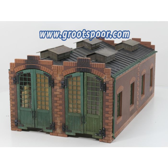 POLA 330911 Twee sporige lokloods gebouwd model