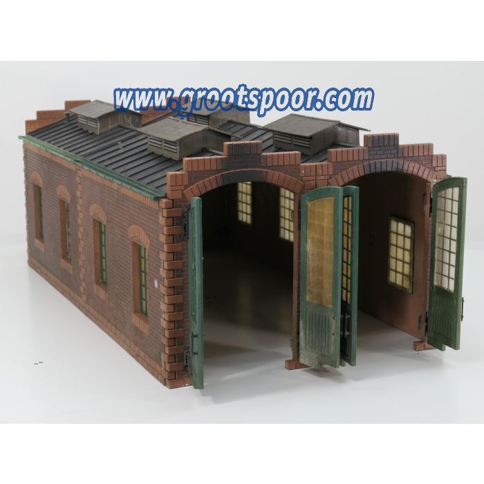 POLA 330911 Twee sporige lokloods gebouwd model