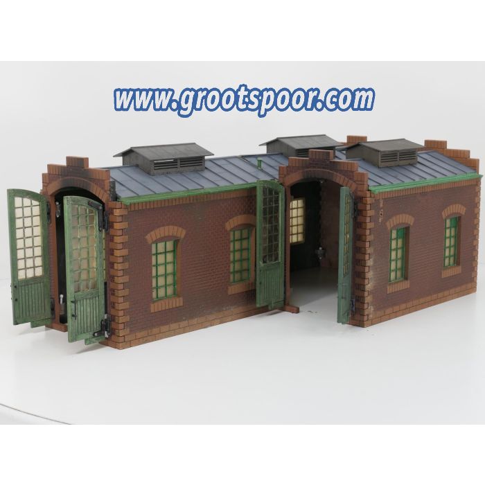 POLA 330911 Twee sporige lokloods gebouwd model