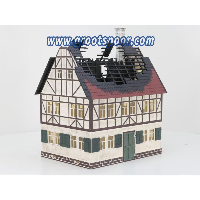 VOLLMER 1280 BRENNENDES HAUS Gebouwd model