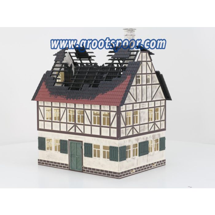 VOLLMER 1280 BRENNENDES HAUS Gebouwd model
