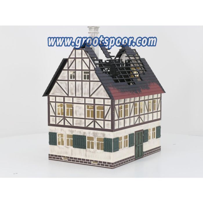 VOLLMER 1280 BRENNENDES HAUS Gebouwd model