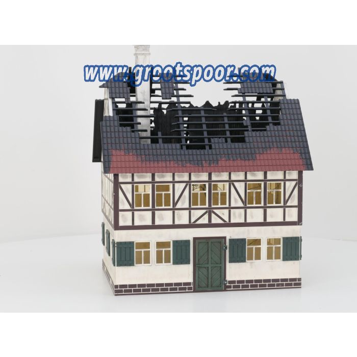 VOLLMER 1280 BRENNENDES HAUS Gebouwd model